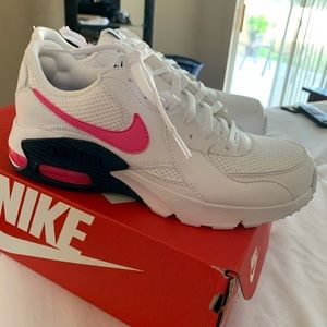Brand New**Women’s Nike Air Max Excee